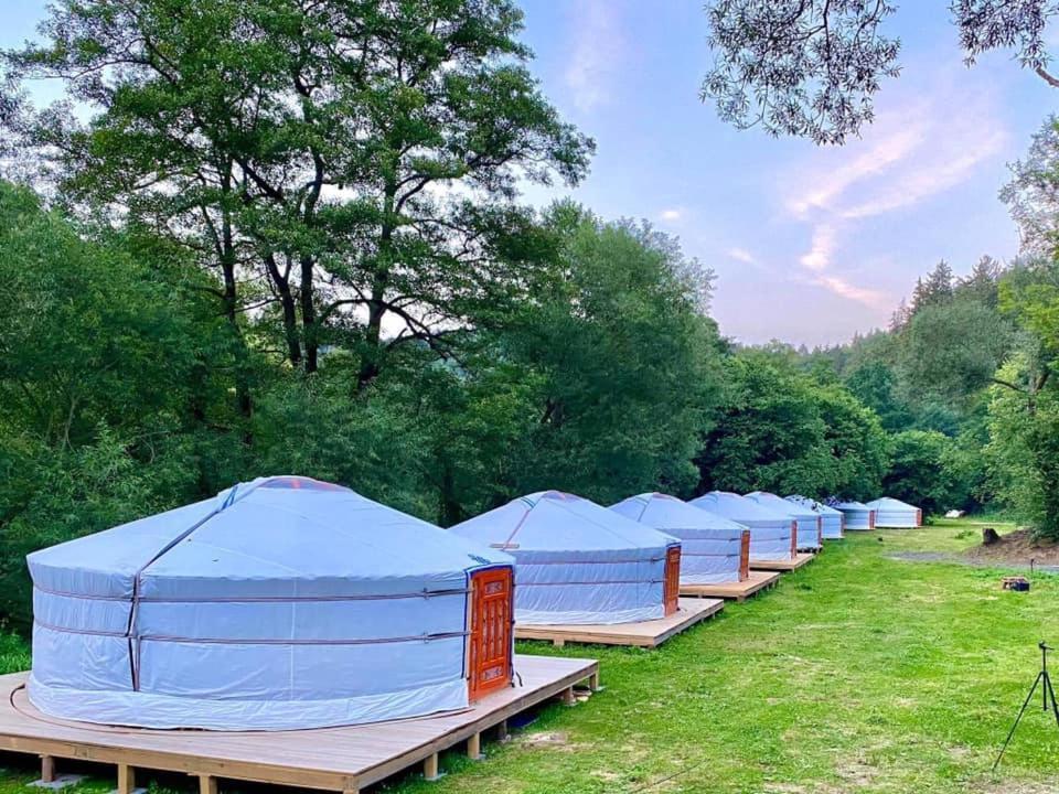 Hotel Mongolian Yurt Camp Cesky Sternberk Exterior foto